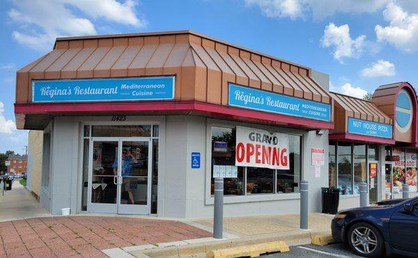 Regina's Restaurant in Wheaton with Grand Opening sign