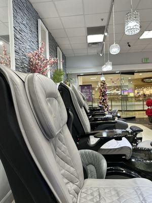 Super comfy pedicure chairs!