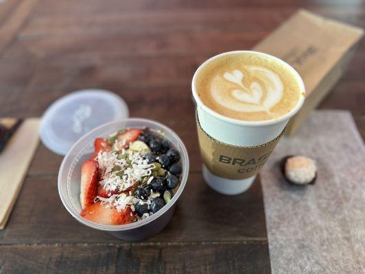 Açaí Bowl & Brasil Kiss Latte