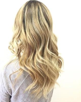 Take a look at this flawless Balayage by Brisa