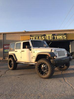 No money down!! 3.25 Lift 20x12s an 35s