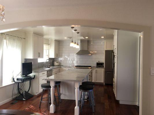 Brand new arch built from a knock down wall.open space between kitchen and dining room.