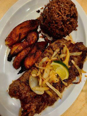 The churassaco was well seasoned & very tender, also came with fluffy moroz rice, and nicely charred plantains!