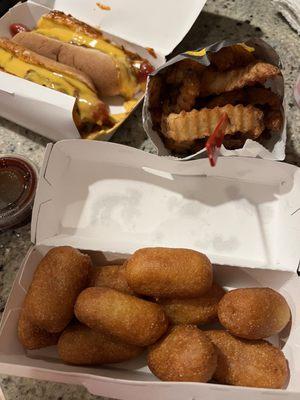 Corn Dog Nuggets 10pc Fries