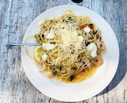 Seafood Margherita Pasta w Shrimp & scallops