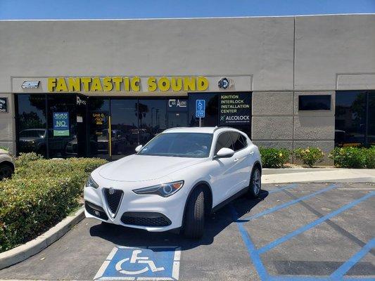 Window tint 5% and visor  in a 
Alfa Romeo