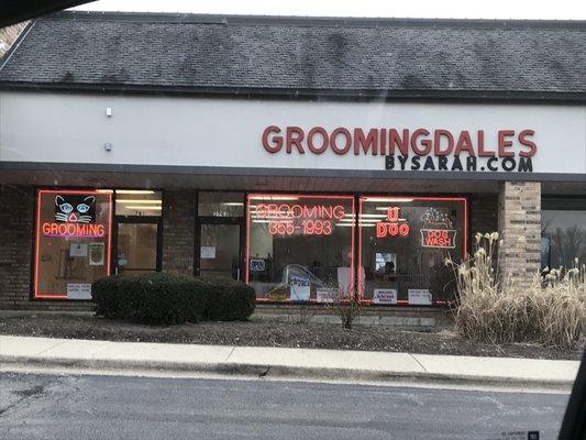 Here is the front of Groomingdales by Sarah. A fantastic place for getting your doggie groomed!!