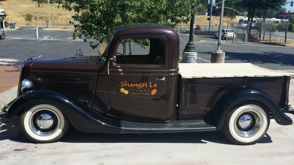 In this old Ford we put door poppers, a hidden stereo and kick panel speakers