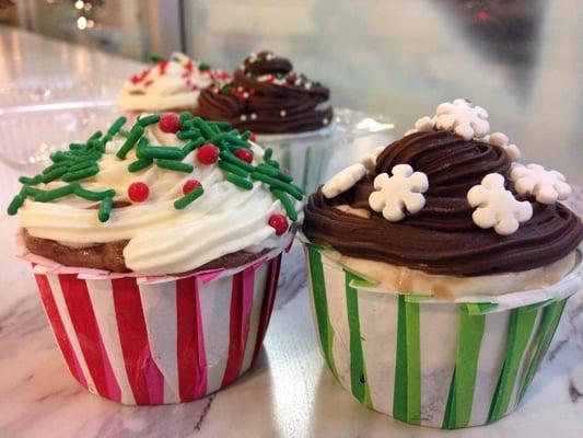 Super cute FroYo Cupcakes!