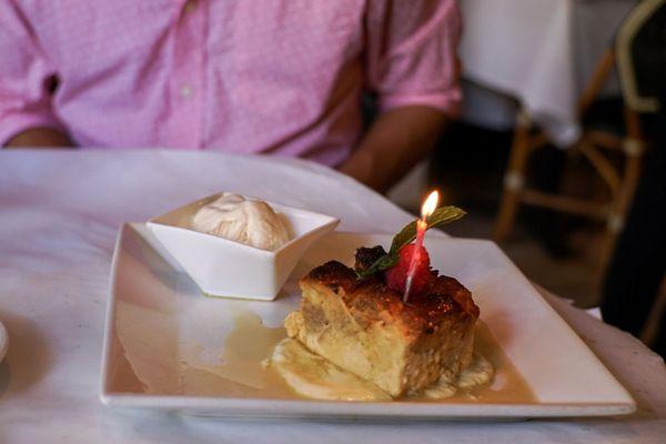 Bread pudding with ice cream