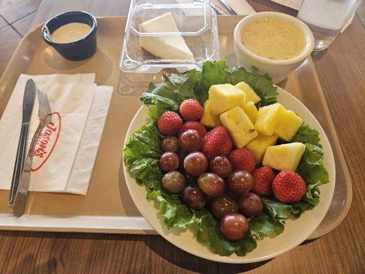 Fruit, soup and cheese cake!