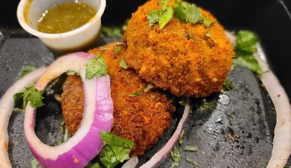 Vegetable Cutlet, you can order plain or chaat.