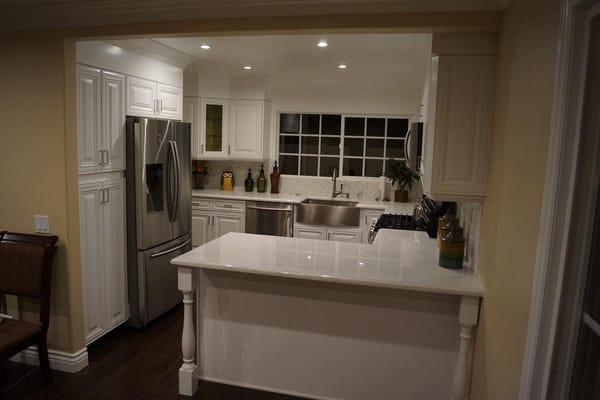 Kitchen Countertop installed in Houston using white Cararra Marble.  Back Splash and hardwood flooring provided as well by yours truly.