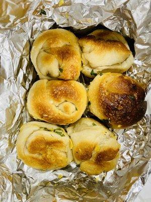 Garlic knots