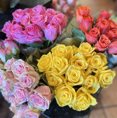 (*‿*) Always BEAUTIFUL fresh roses here @ #FreshMarket. Grab one for your sweetie/bestie, kitchen, dining room and office.