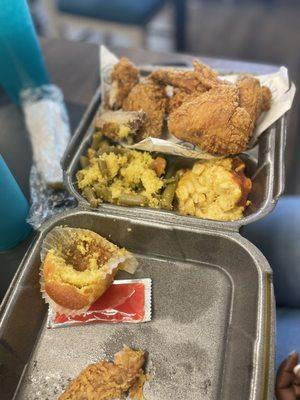 Fried chicken, green beans, and Mac n cheese with cornbread