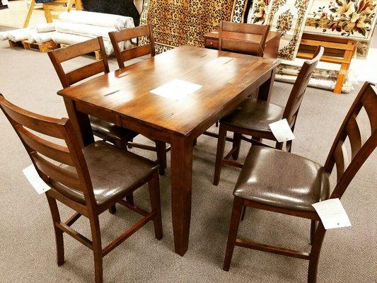 $400 for this new, donated table with 6 chairs. #onlyoneavailable #dinnerforsix