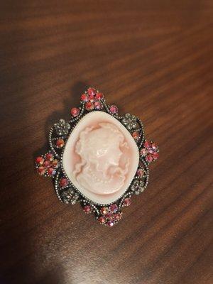 Cameo pin