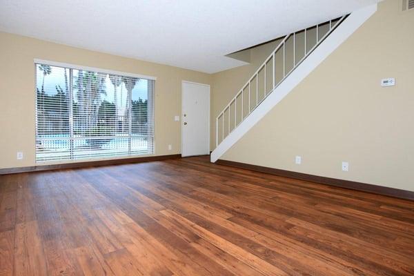 2 bedroom townhome living room