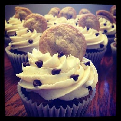 The BEST chocolate chip cookie dough cupcake ever!!