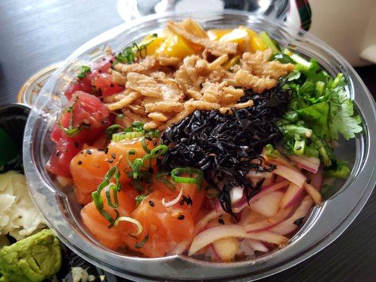 Hawaiian poke bowl