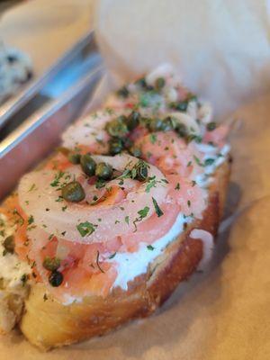 Smoked salmon tartine