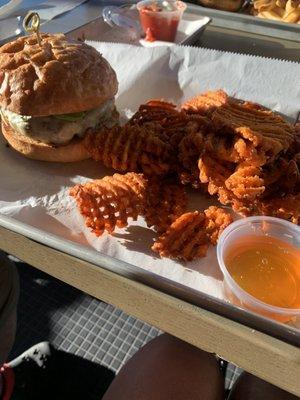 Sweet heat burger with sweet potato fries