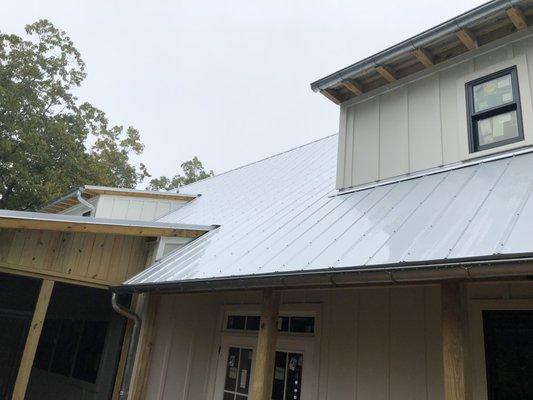 Metal roof is a great choice when we talk about durability. We have a great selection in color and material for your home and business.