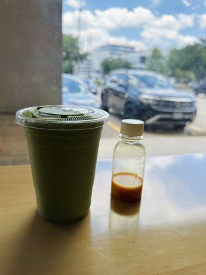 Green Smoothie + Tumeric and orange shot