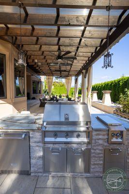 This beautiful patio cover in Snoqualmie WA is a waterproof Pergola roof equips with Infratech heaters and an outdoor kitchen