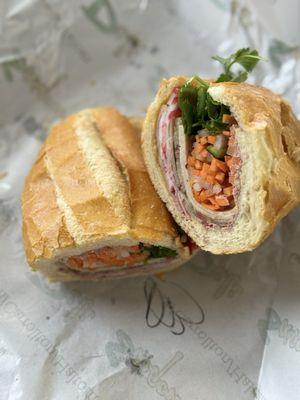 Combination banh mi