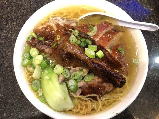 Roast duck noodles in soup.