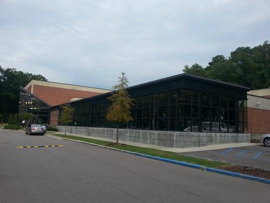 Looking good from the parking lot. Fitness equipment all along those windows.