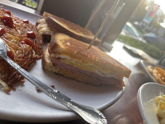 breakfast sandwich + hashbrowns