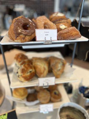 Cronut & muffin stand