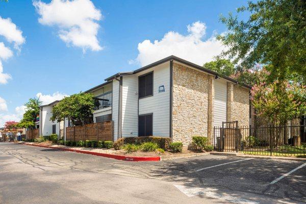 Summit at Hyde Park apartments in Austin, Texas