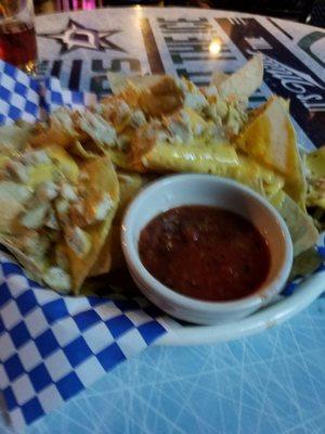 Nachos with nachos cheese and chicken.