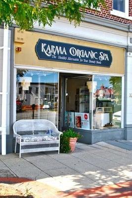 Karma Organic Spa specializes in providing you with a completely organic, non-toxic, eco-friendly experience.