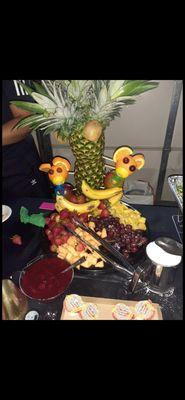 Animal fruit platter.