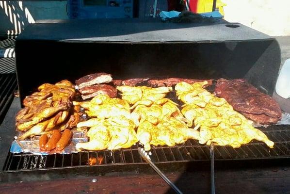 Fri-Sun: BBQ Grill, Ribs, Chicken, Sausage