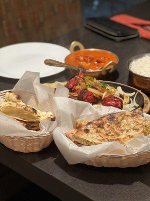 Butter chicken with Tabdoori chicken and garlic naan