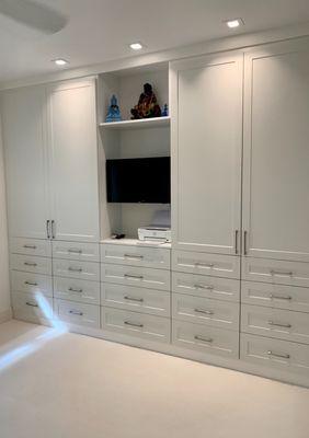 Wall unit with ample storage in drawers and shelved cabinets