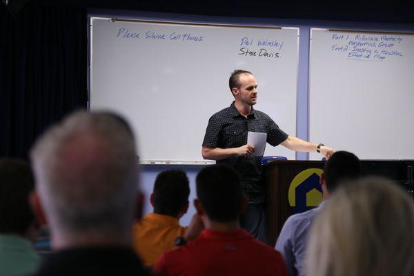 Free Workshop Presenter, Bret Beitler, introduces an excited group of people to Lifestyles Unlimited and our way of real estate investing.