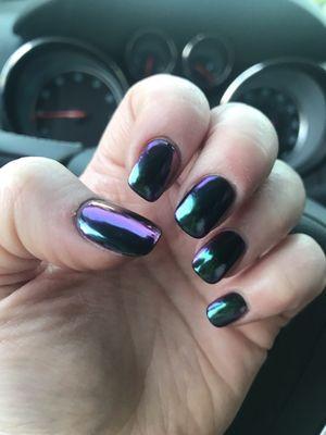 Popping! Chrome nails are here!