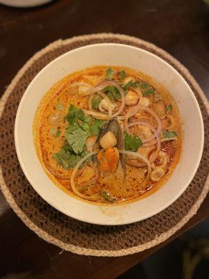 Curry Seafood Noodles soup