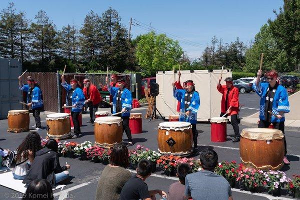 Sakura Gakuen 20th Anniversary; Thundering Performance: Wadaiko Drums in Action