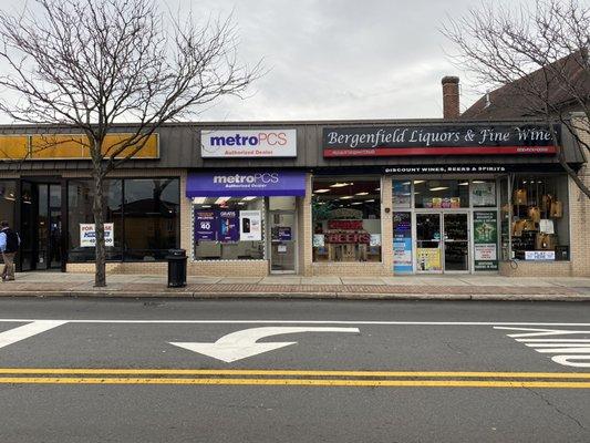 Metro By T-Mobile Bergenfield