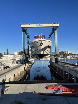 Hauling out a 76 ft Sunseeker