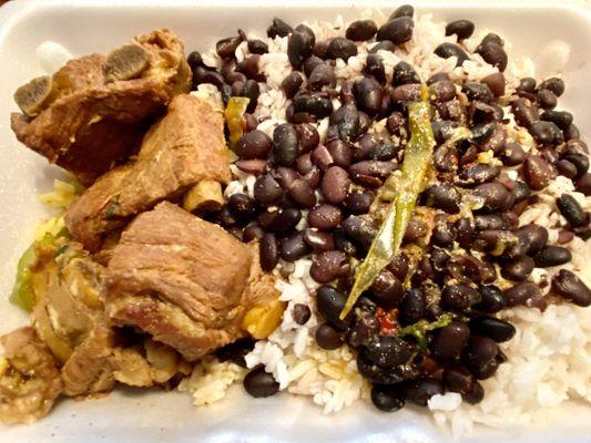 Costilla de Cerdo Guisada (steward pork ribs), black beans with white rice