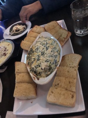 Spinach Artichoke Appetizer with garlic bread.